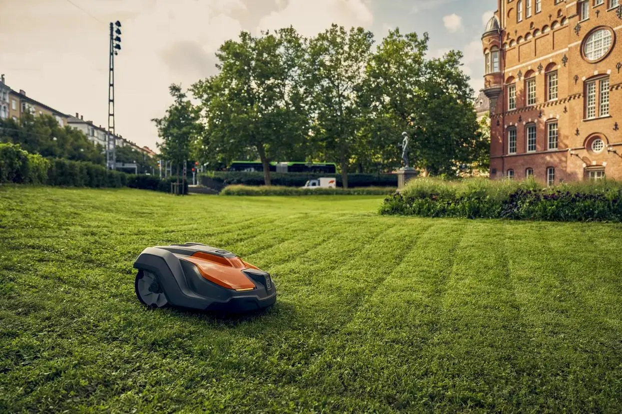 Husqvarna Automower® 520 Robotic Lawn Mower