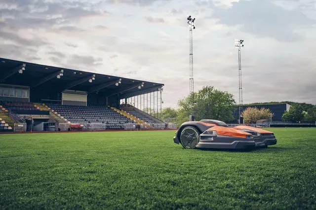 Husqvarna Automower® 520 Robotic Lawn Mower